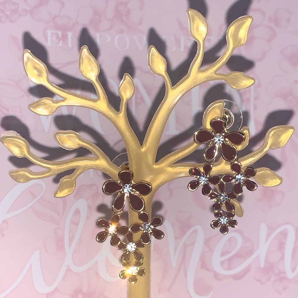 Flower studs - Picture 1 of 4